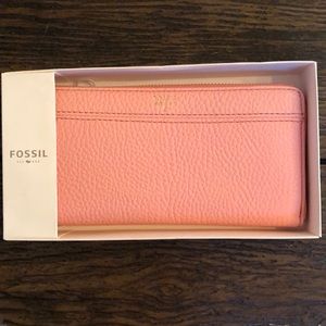 Brand new in box pink fossil wallet